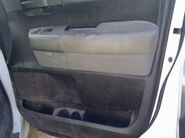 2010 TOYOTA TUNDRA WHITE, EXTD CAB, 5.7L AT, 4WD.  Z24915